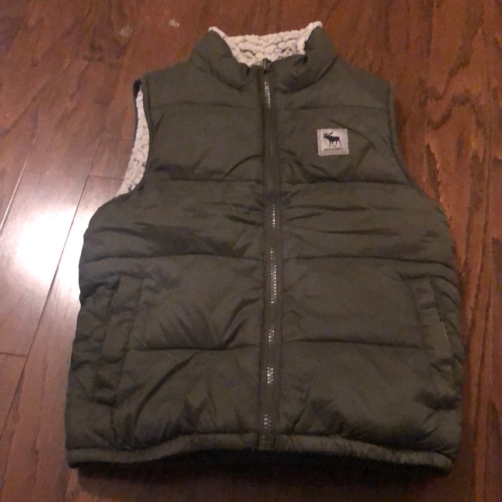 Abercrombie kids sherpa vest 5/6